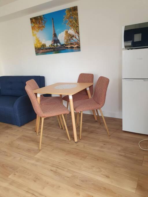 Studio Equipe Et Meuble St Cyprien Saint-Cyprien  Exterior foto